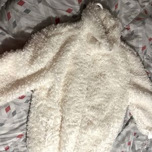 White fur chic jacket
